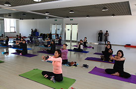 公司工會組織女職工參加普灣經(jīng)濟(jì)區(qū)總工會舉辦的瑜伽培訓(xùn)